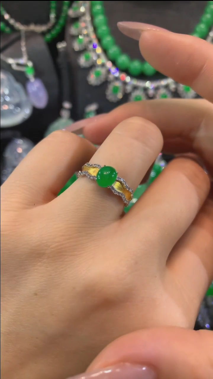 18K金镶嵌翡翠手链戒指