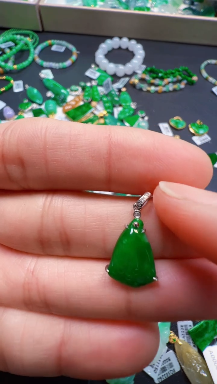 【闪购商品】翡翠吊坠(不含链)18K金镶嵌1380