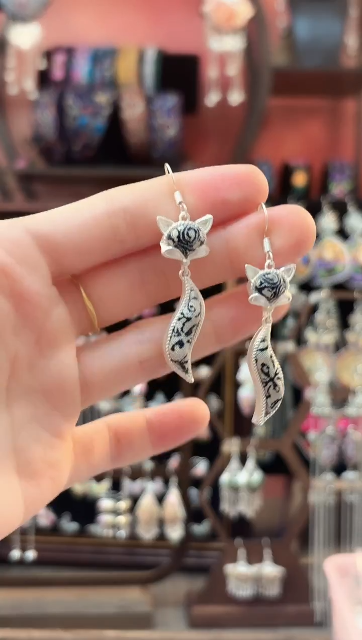 织绣云织谣老绣饰品  46