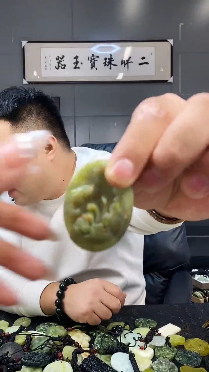 未镶嵌蛇纹石玉颈饰天然岫玉（多样性发其中之一）
