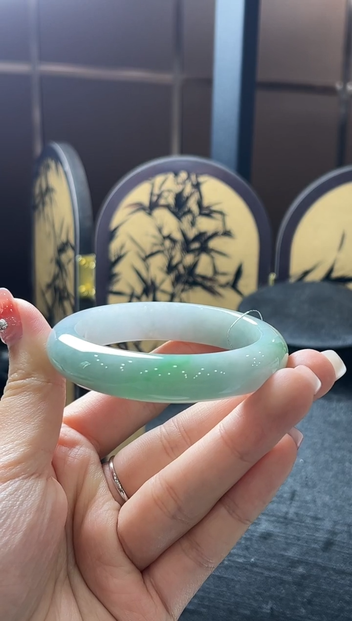 【闪购商品】翡翠手镯未镶嵌翡翠手镯（52-53）