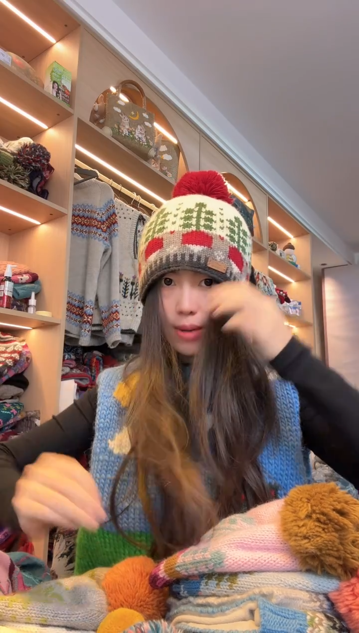 羊毛美利奴白红萝卜帽