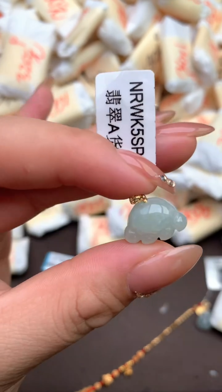 【闪购商品】翡翠挂件18K金镶嵌 —   