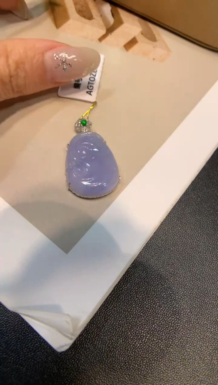 颈饰18K金镶嵌翡翠如意