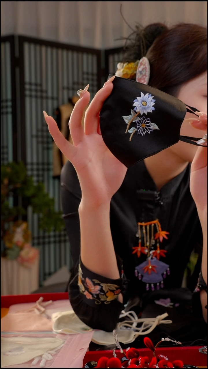 刺绣银***?非遗苏绣手工饰品