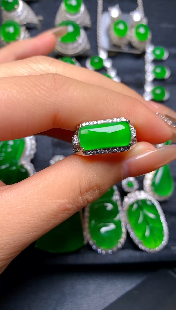 【闪购商品】翡翠戒指银S925镶嵌马鞍戒