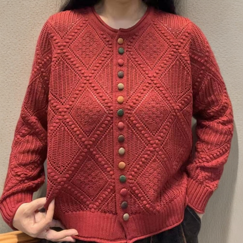 棉~（镂空菱形块彩扣开衫）女款宽松针织衫
