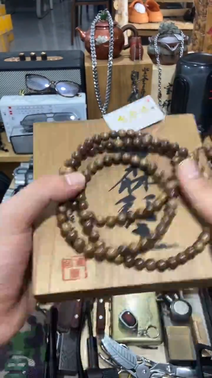 瓷片闪购商品  如图所示