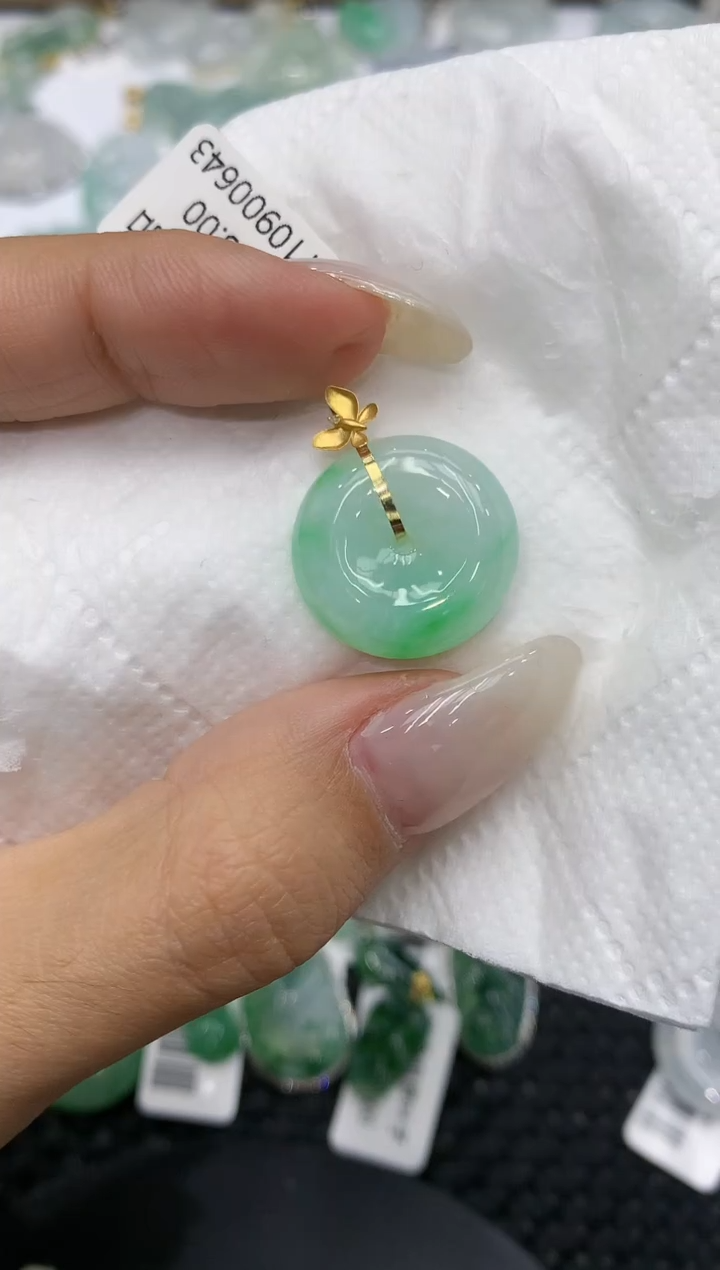 颈饰18K金镶嵌翡翠111111111111