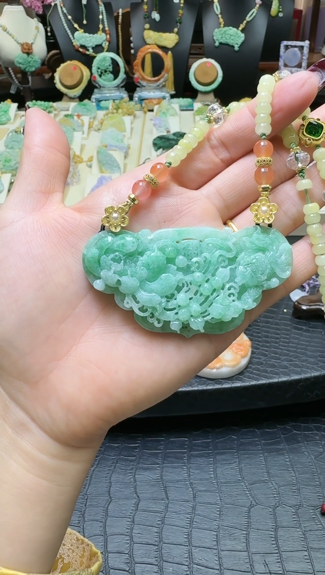 【闪购商品】翡翠颈饰未镶嵌天然翡翠鱼戏莲花