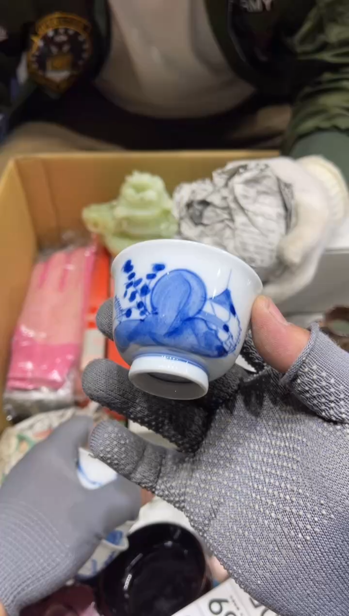 055 一凤 青花茶杯 