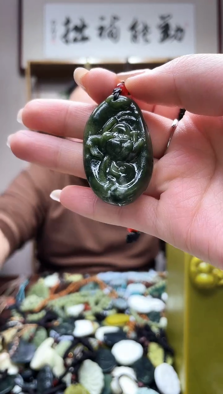 未镶嵌岫玉吊坠·