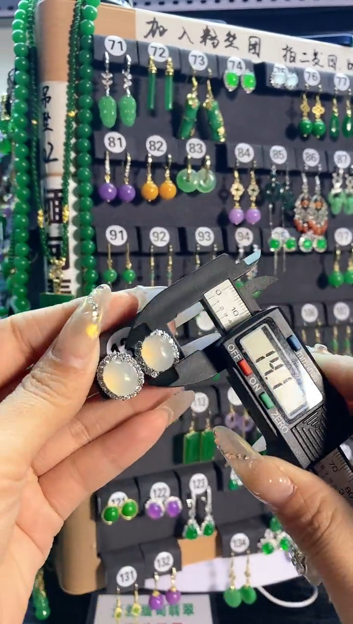 【闪购商品】翡翠耳饰银S925镶嵌133....