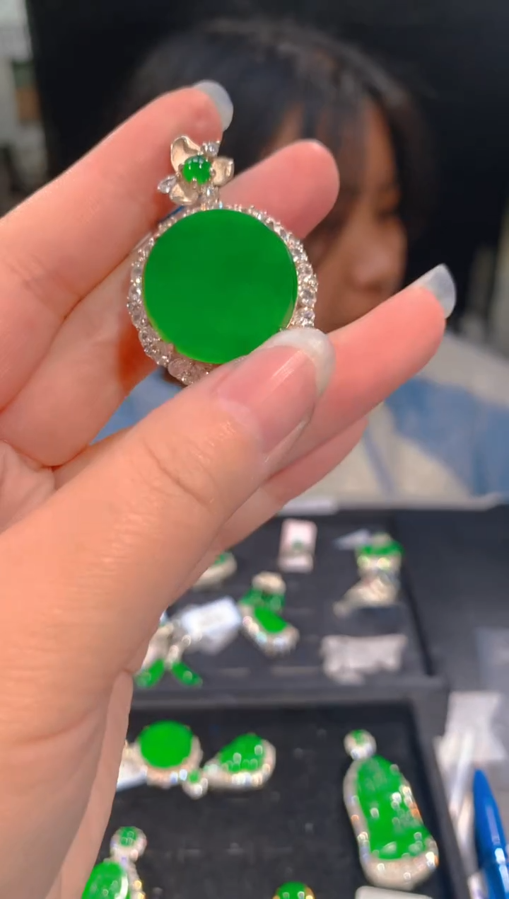 【闪购商品】定制翡翠未镶嵌111定制翡翠，多样性发货（发其一）
