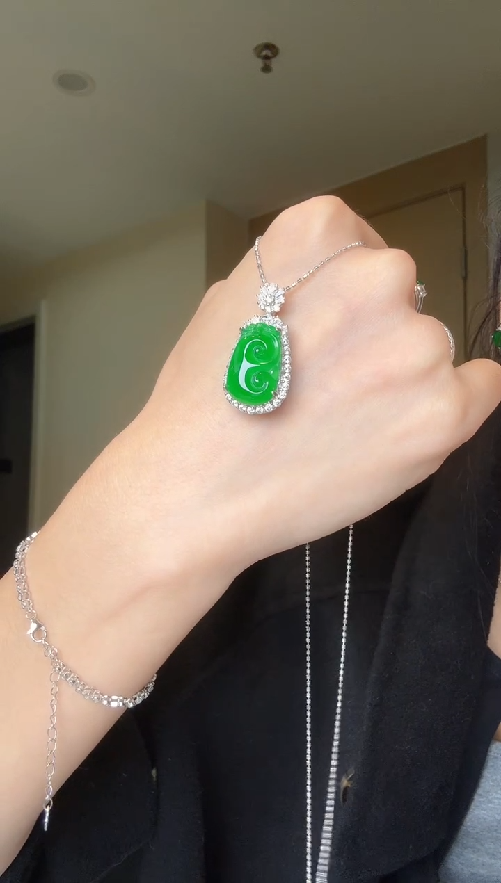 【闪购商品】翡翠吊坠(不含链)银S925镶嵌天然翡翠吊坠