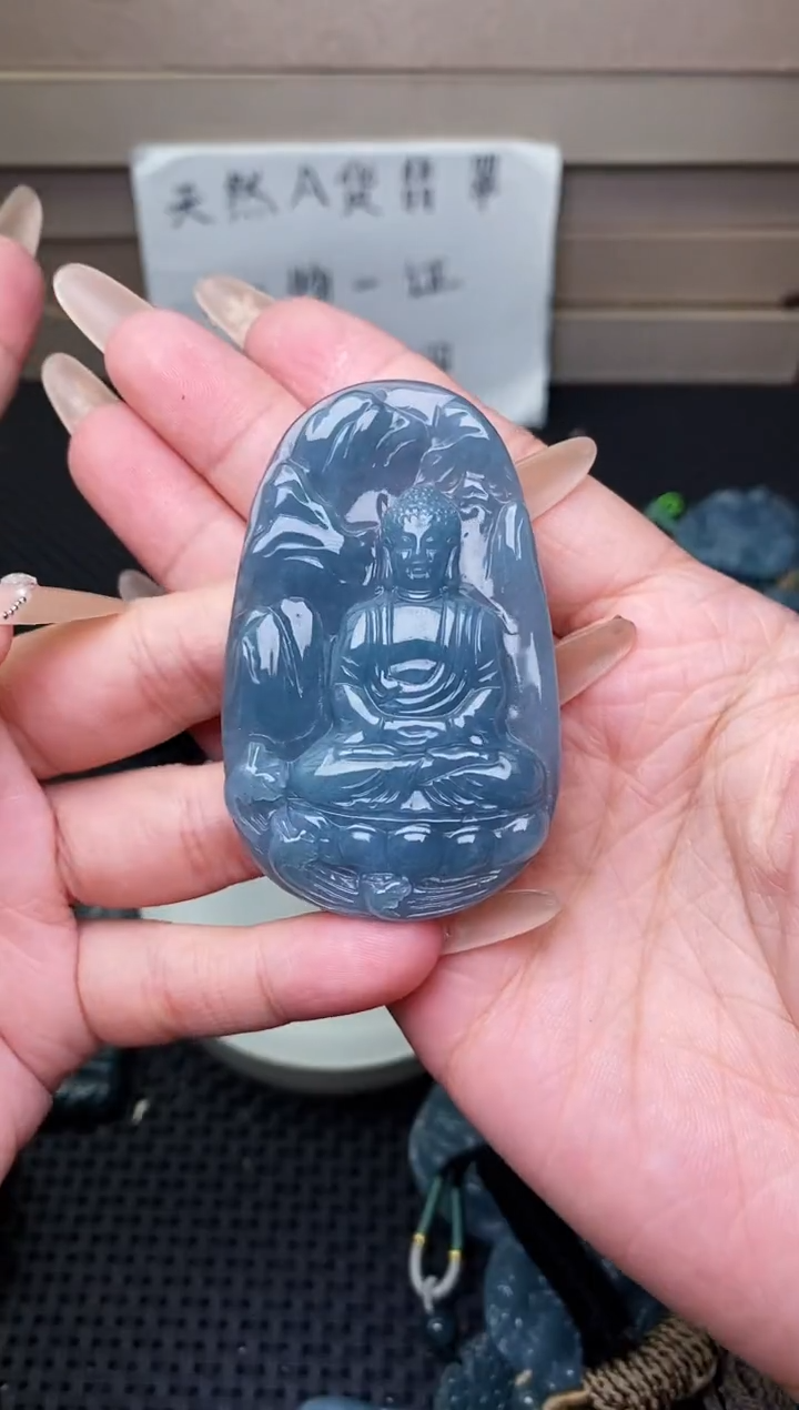 颈饰未镶嵌翡翠 