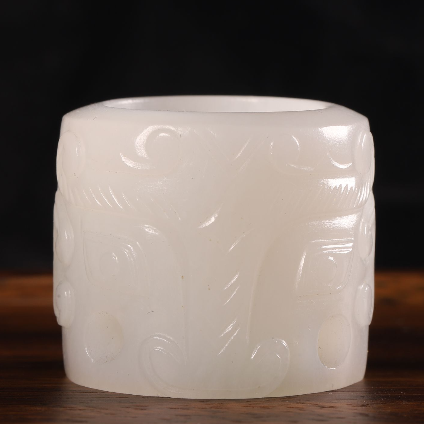 清 和田玉白玉《扳指》兽面纹，镂空，饕餮纹，老玉，古玉。