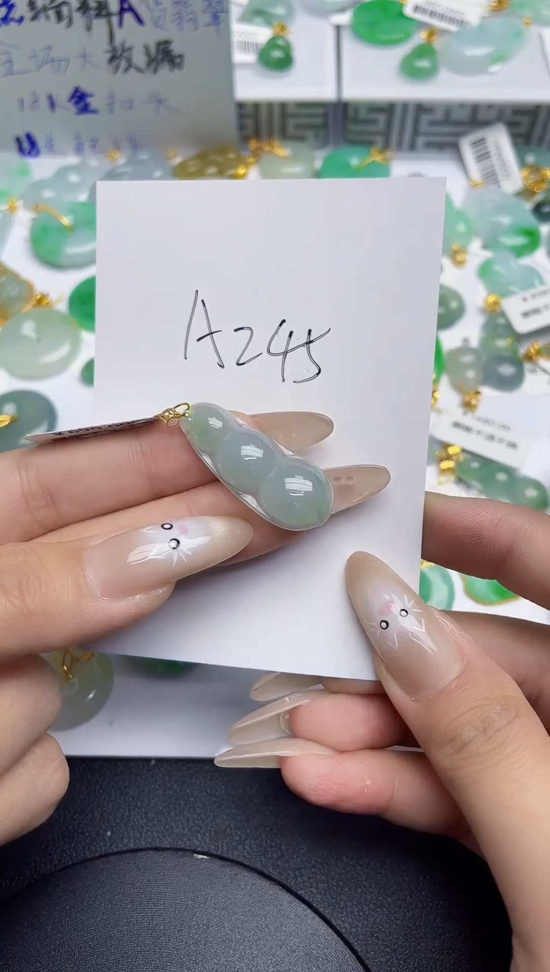 翡翠18K金镶嵌颈饰1111111111