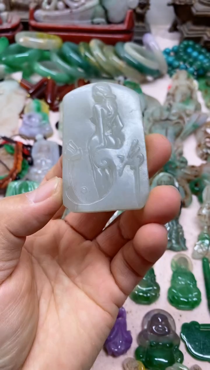 【闪购商品】81直播间的实时画面