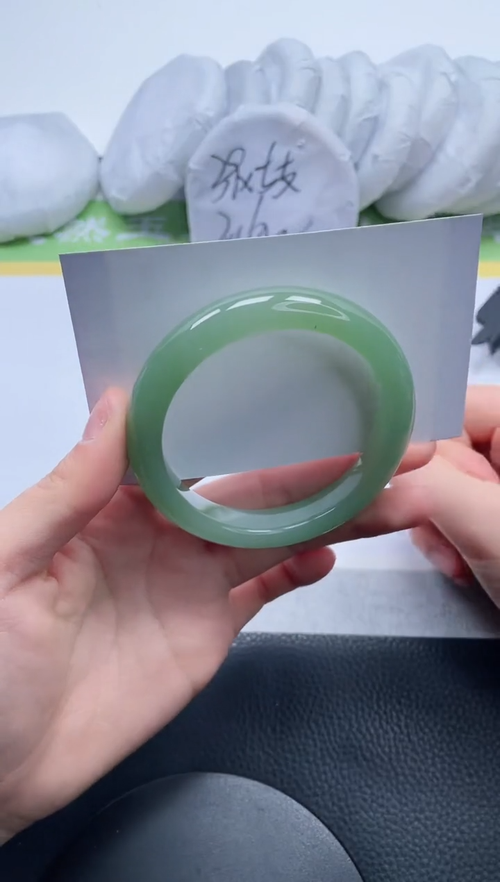 【闪购商品】石英质玉手镯未镶嵌A257-56.1