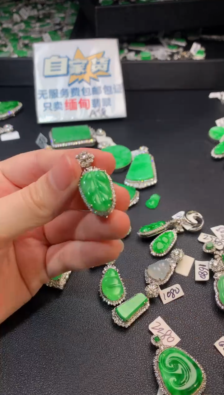 【闪购商品】翡翠颈饰银S925镶嵌翡翠