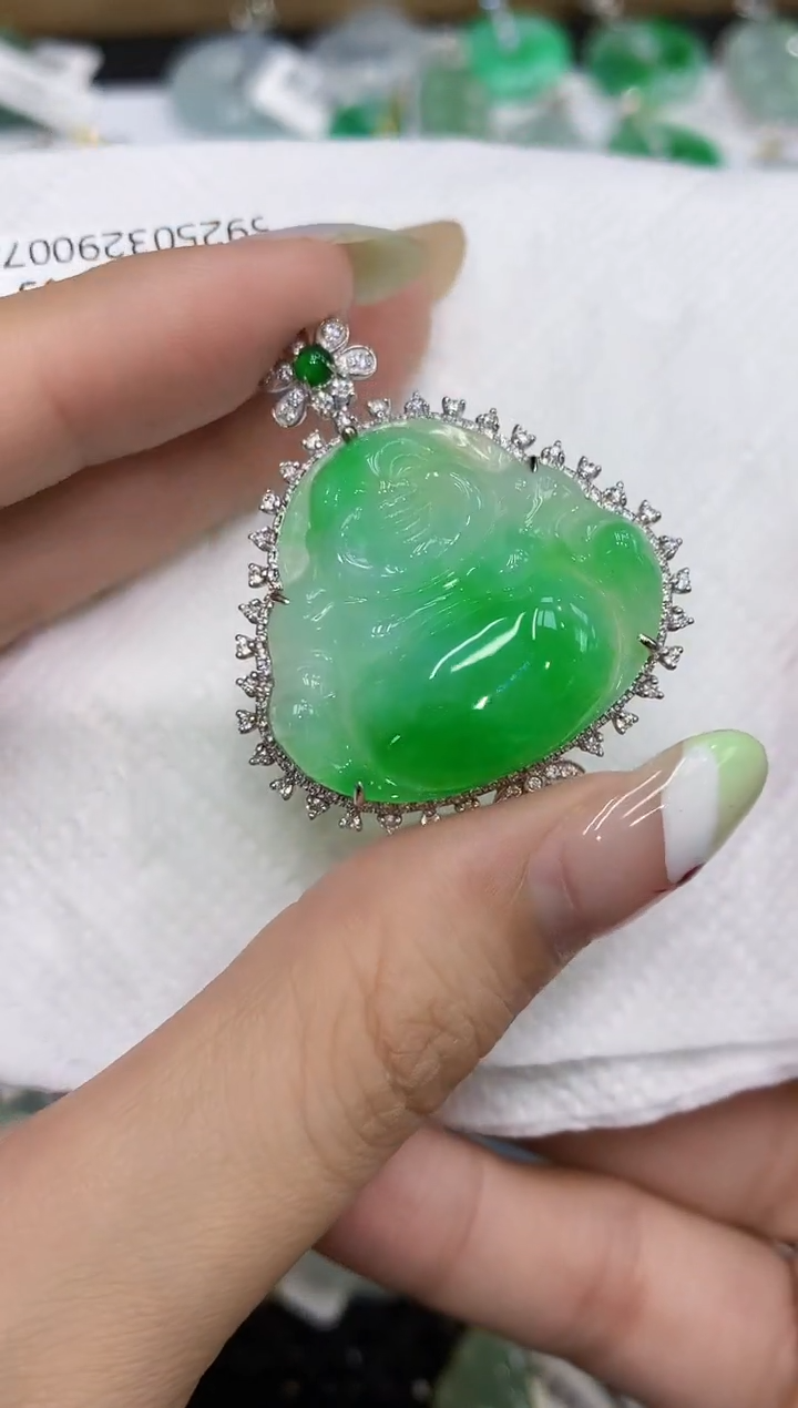 翡翠18K金镶嵌颈饰 111111111111