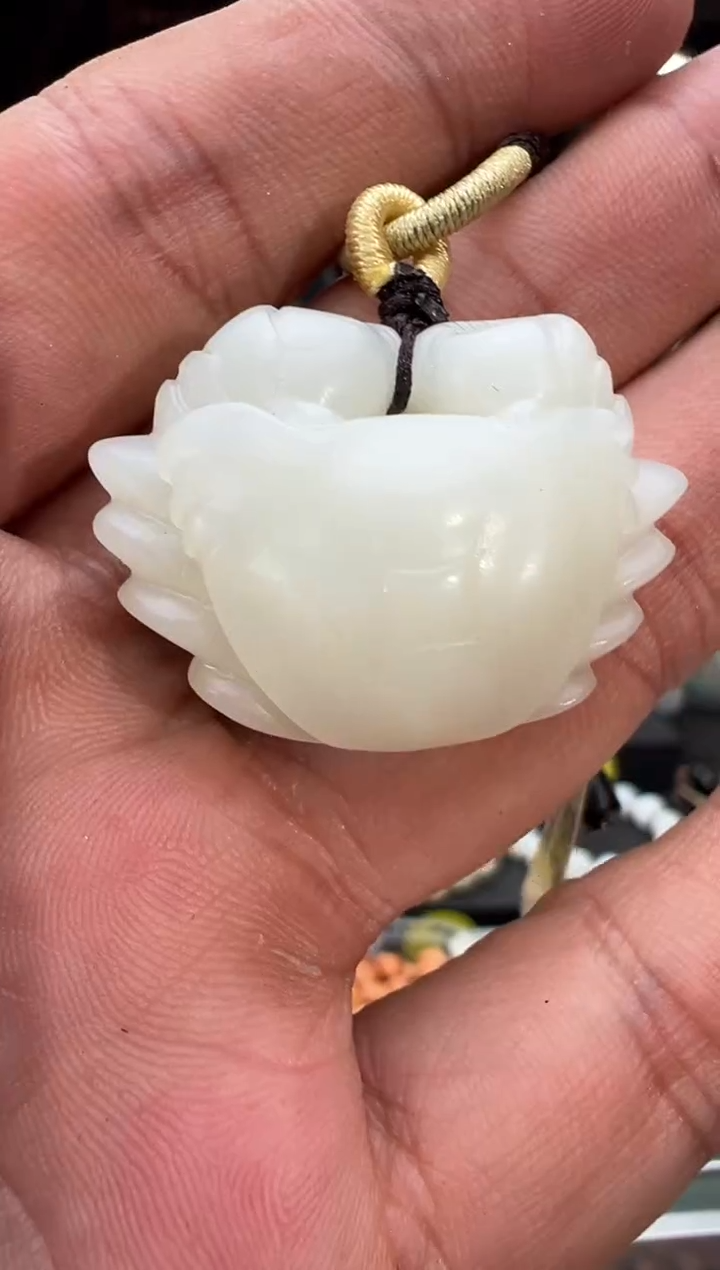 吊坠(赠链)未镶嵌和田玉米达吊坠