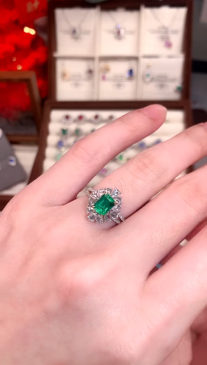 【闪购商品】祖母绿戒指18K金镶嵌1.16ct/天然宝石/七天无理由