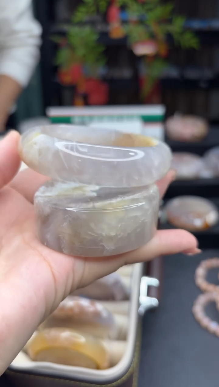 【闪购商品】石英质玉手镯未镶嵌760（61圈赠送镯心）