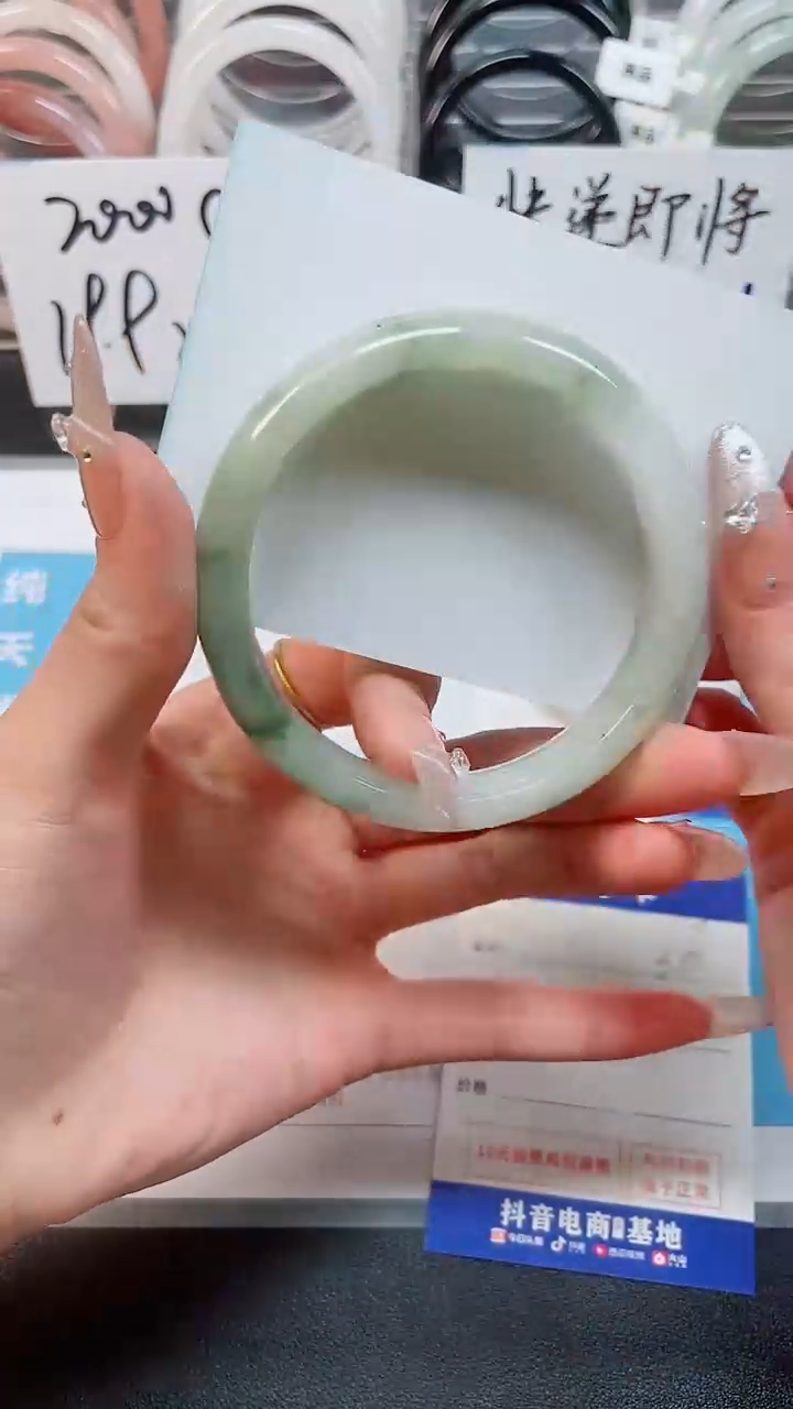 【闪购商品】石英质玉手镯未镶嵌36