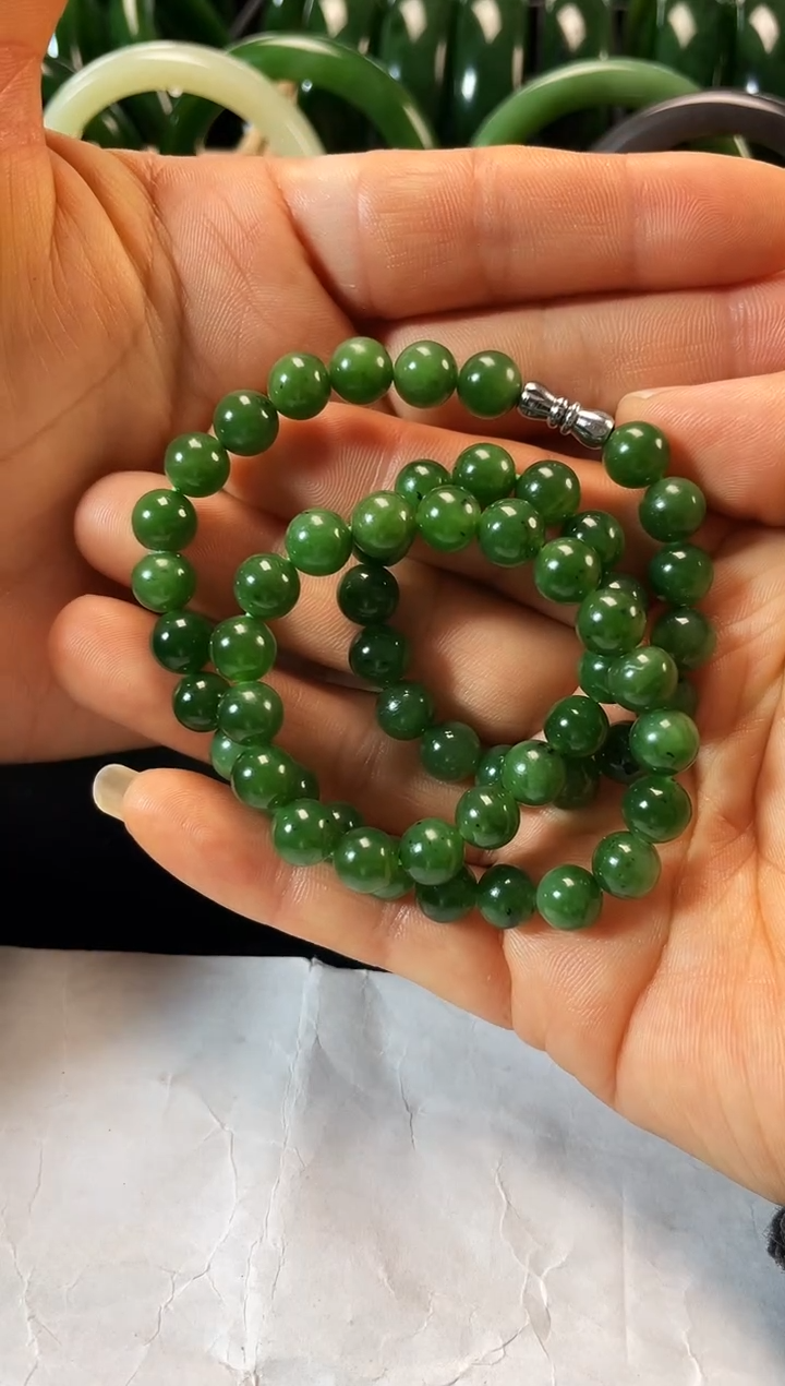 项链未镶嵌和田玉（碧玉）家****）碧玉手镯