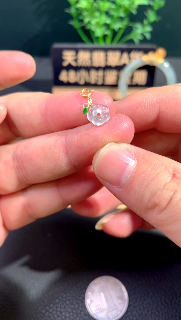 颈饰18K金镶嵌翡翠翡翠