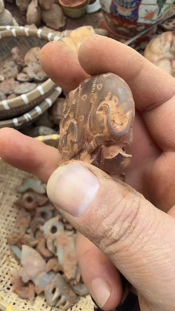 未镶嵌岫岩河磨玉（透闪石质玉）挂件吃**乐岫岩河磨玉微瑕