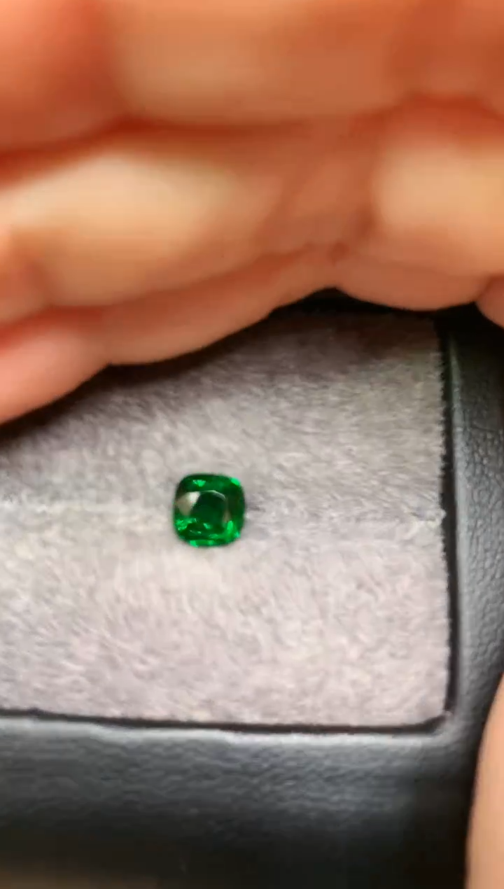 【闪购商品】定制石榴石裸石未镶嵌枕型 沙弗莱 1.51ct