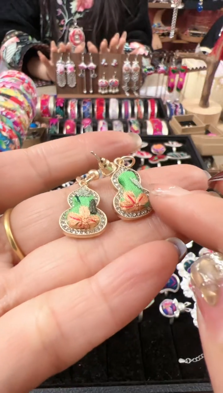 【闪购商品】织绣民族风老绣饰品092