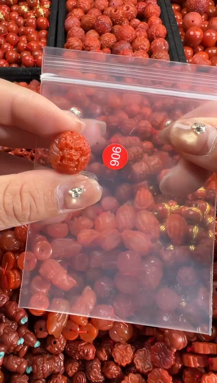 南红玛瑙未镶嵌颈饰1