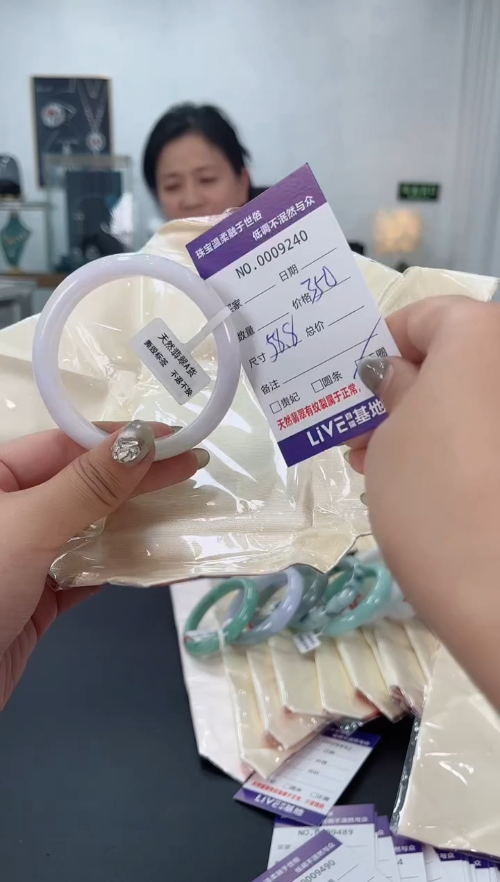 【闪购商品】翡翠手镯未镶嵌天然翡翠A货