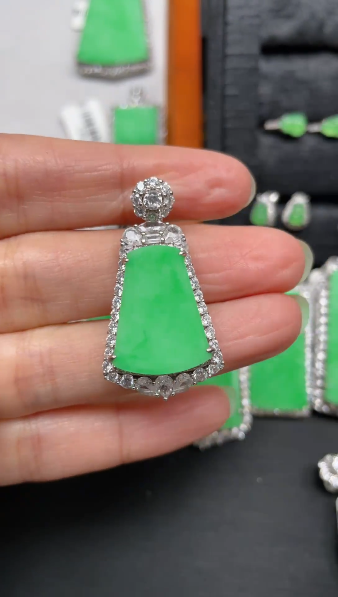 【闪购商品】翡翠吊坠(赠链)银S925镶嵌9865翡翠