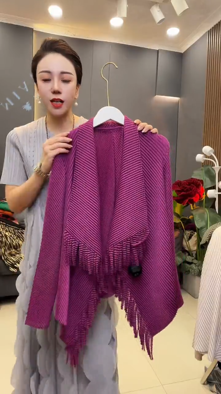 聚酯纤维（涤纶）玫紫色 流苏西服