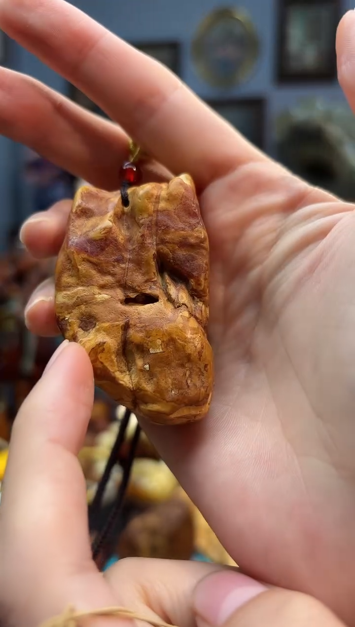 琥珀颈饰未镶嵌吊坠