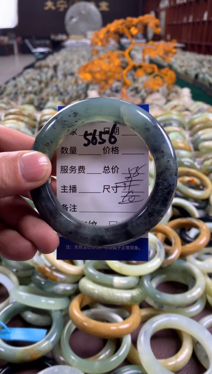 未镶嵌蛇纹石玉手镯5656