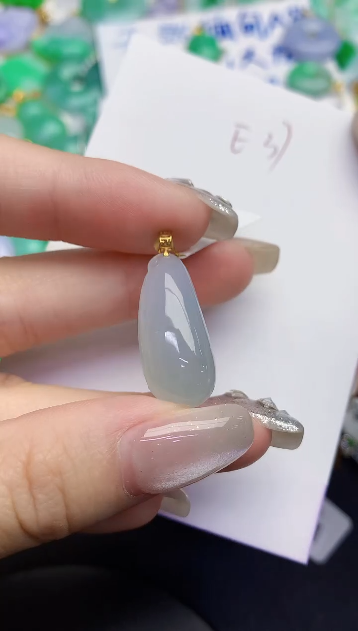 翡翠18K金镶嵌颈饰缅甸天然翡翠A货