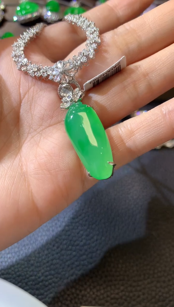 【闪购商品】翡翠吊坠(不含链)18K金镶嵌D63