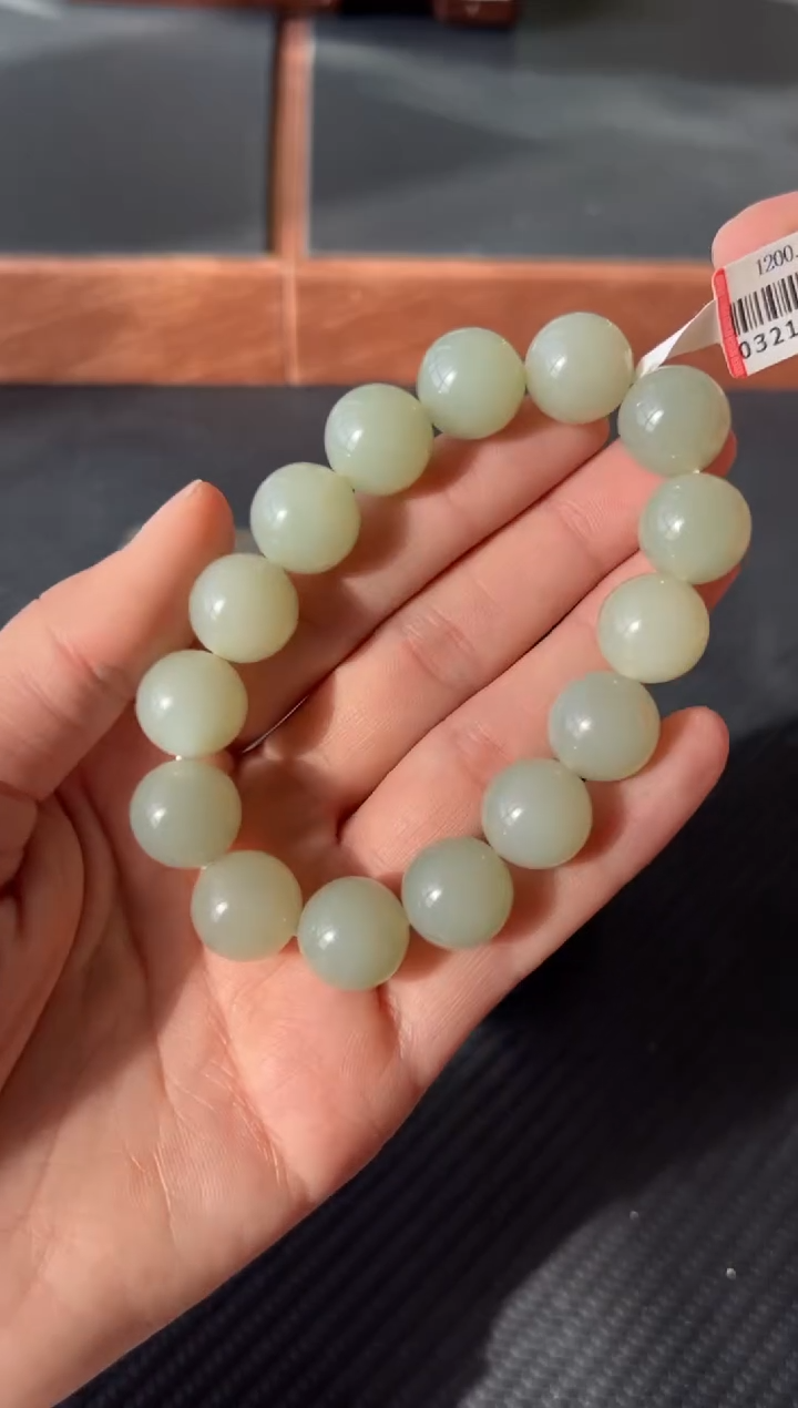 未镶嵌和田玉手串且末微色差近矿卡14