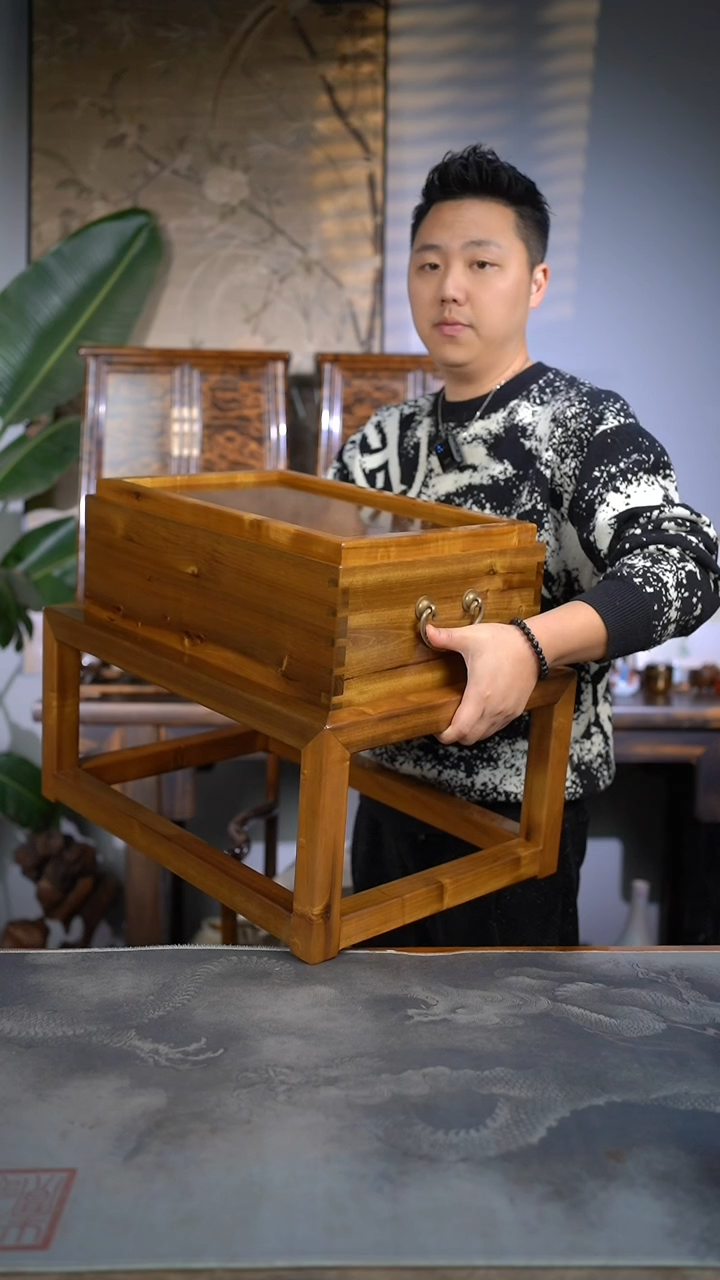 【闪购商品】金丝楠木雕满龙胆纹精品茶器箱炕几两件套