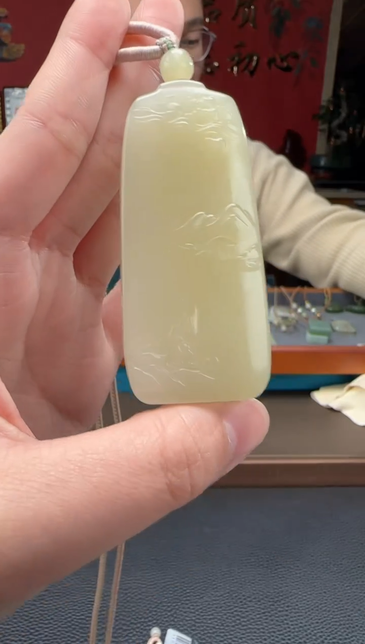 【闪购商品】和田玉颈饰未镶嵌蜂蜜水山水牌