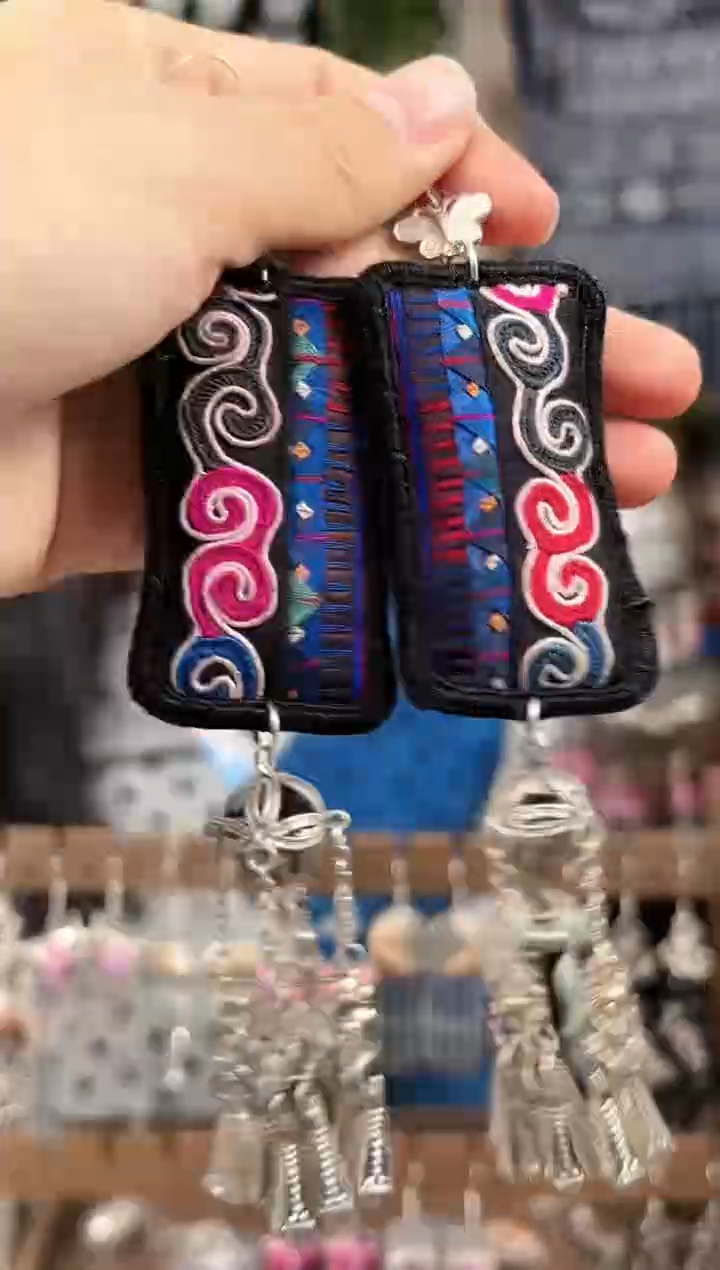 织绣民族风非遗老绣饰品578