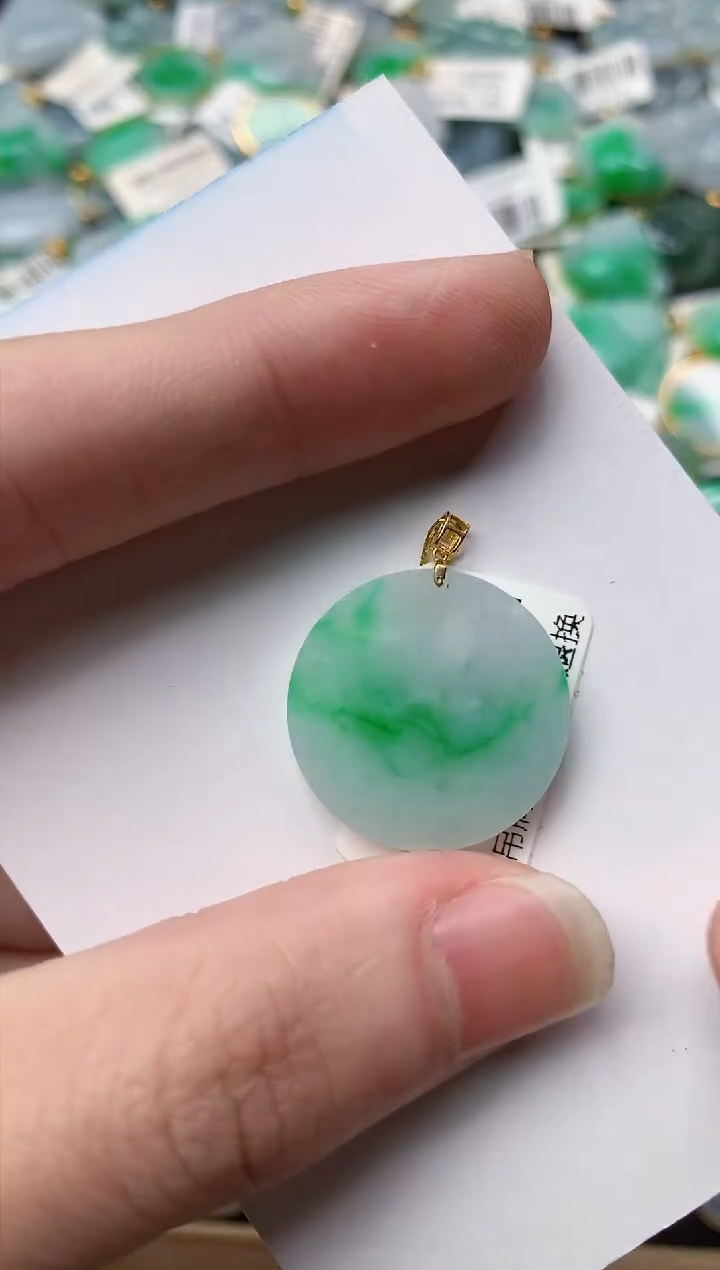【闪购商品】翡翠颈饰18K金镶嵌71.........