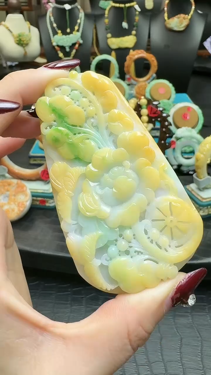 【闪购商品】翡翠颈饰未镶嵌黄加绿