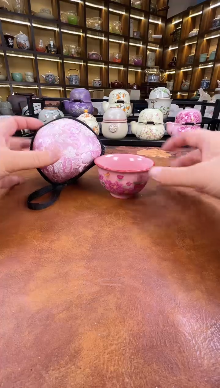 瓷片粉色猪油冻主人杯带刺绣包